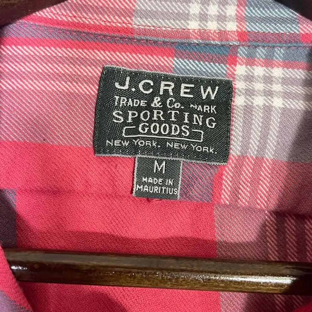 J Crew Men’s Cotton Twill Button Down Size Medium in Faded Red Tartan Plaid
